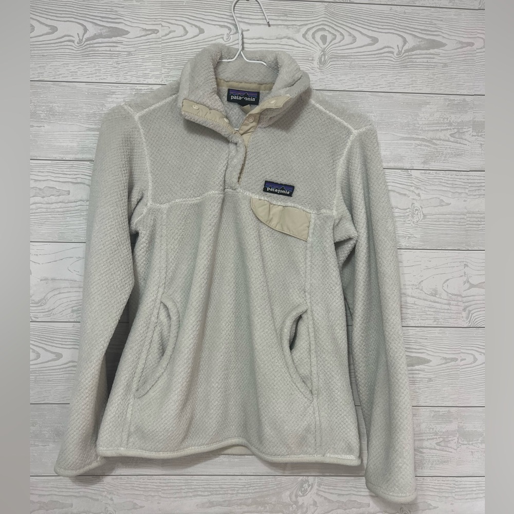 Patagonia Women’s Snap-T Fleece Pullover in Linen White- Woman’s xs